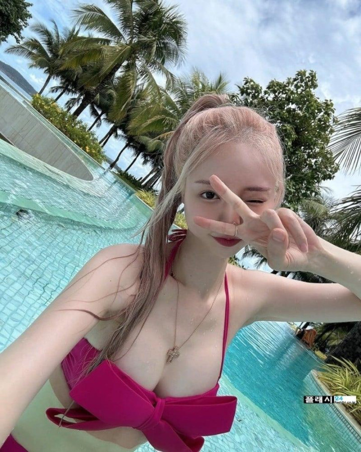 얼굴은 어린데 몸매는 착한 연두 레이싱모델