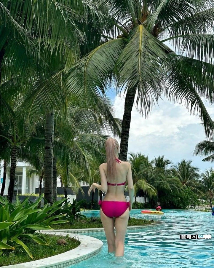 얼굴은 어린데 몸매는 착한 연두 레이싱모델